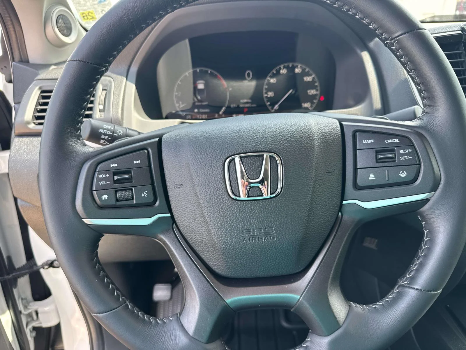 Used 2025 White Honda RTL AWD image 22