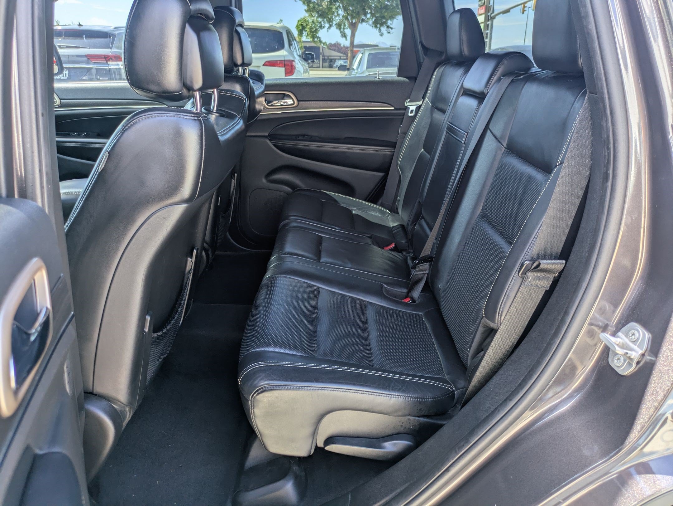 Used 2015 Granite Crystal Metallic Clearcoat Jeep Limited image 25