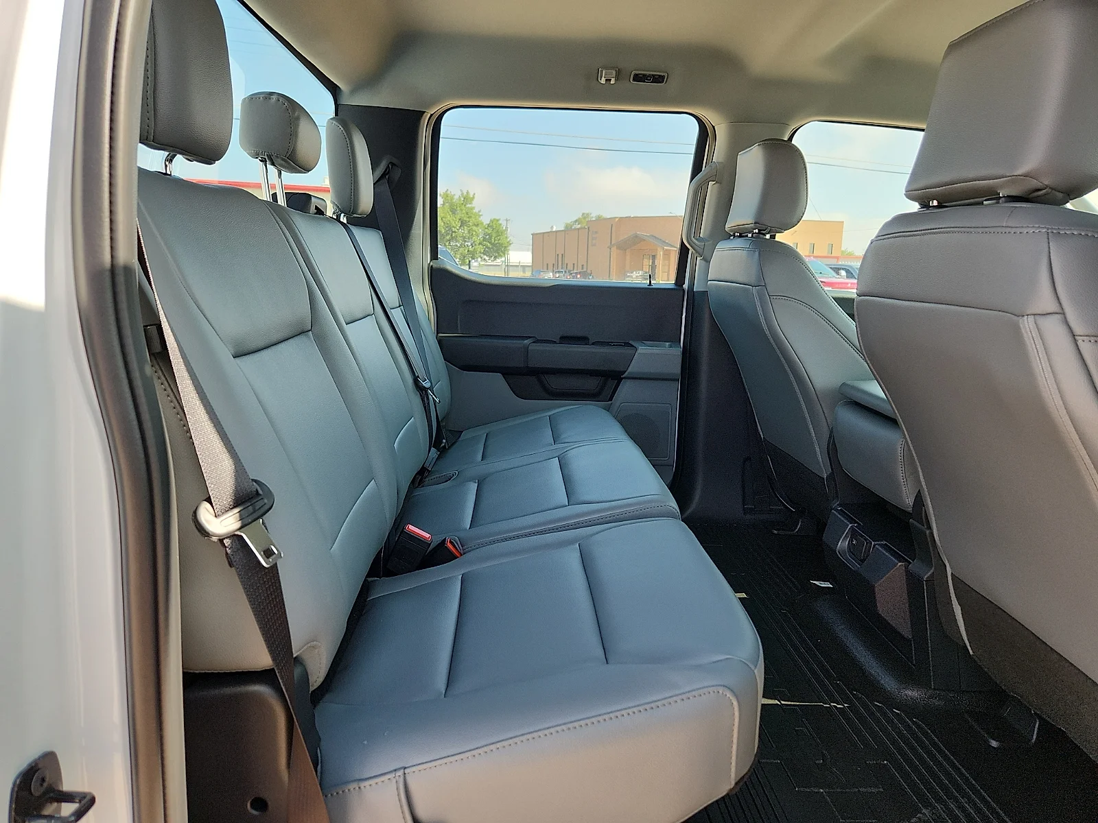 New 2026 Oxford White Ford XL image 19