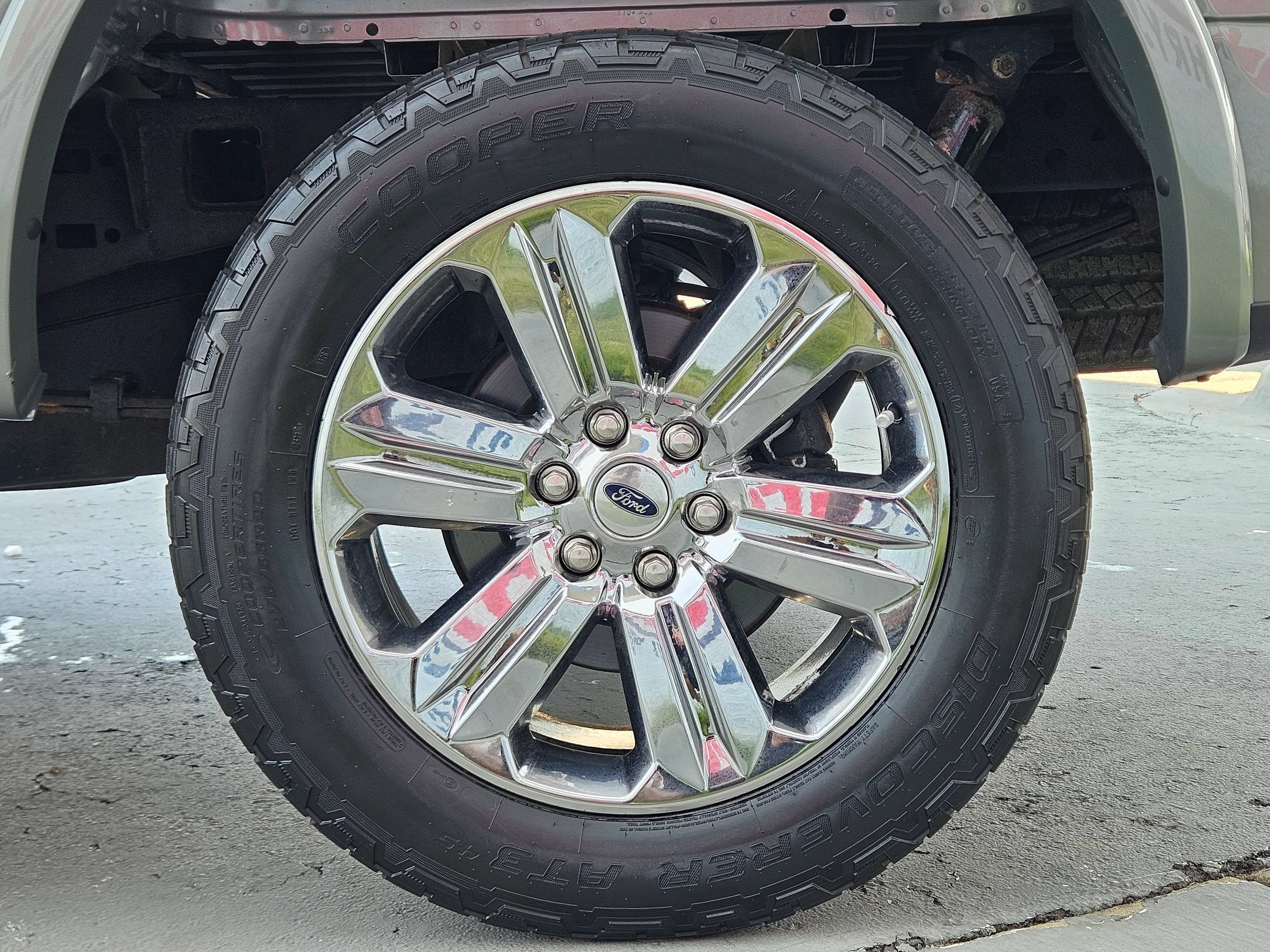 Used 2019 Silver Spruce Metallic Ford LARIAT image 29