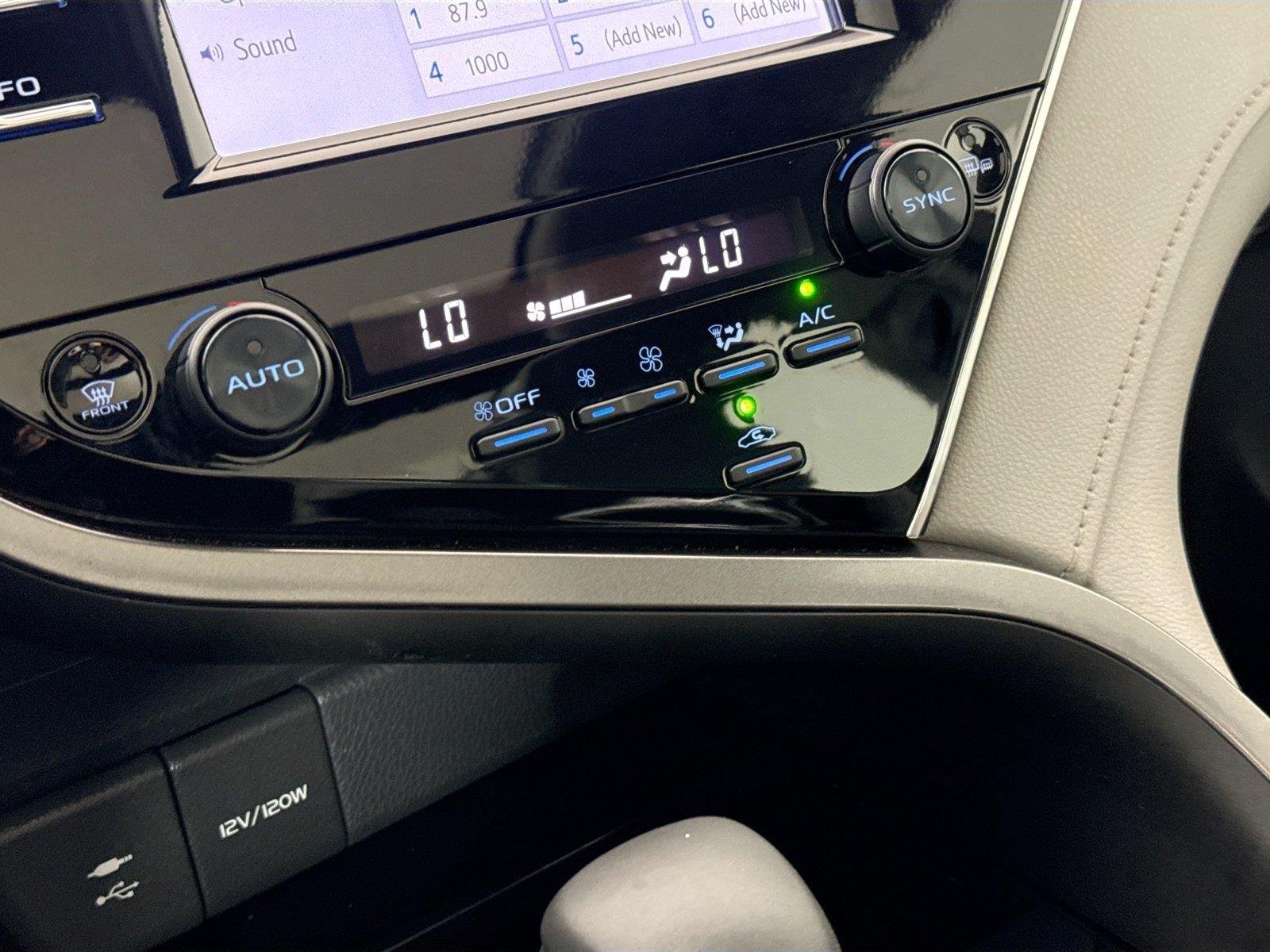 Used 2018 Predawn Gray Mica Toyota XLE image 26