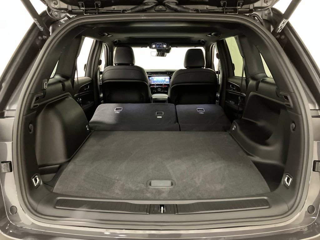 New 2026 Baltic Gray Metallic Clear-Coat Exterior Paint Jeep Laredo Altitude image 19