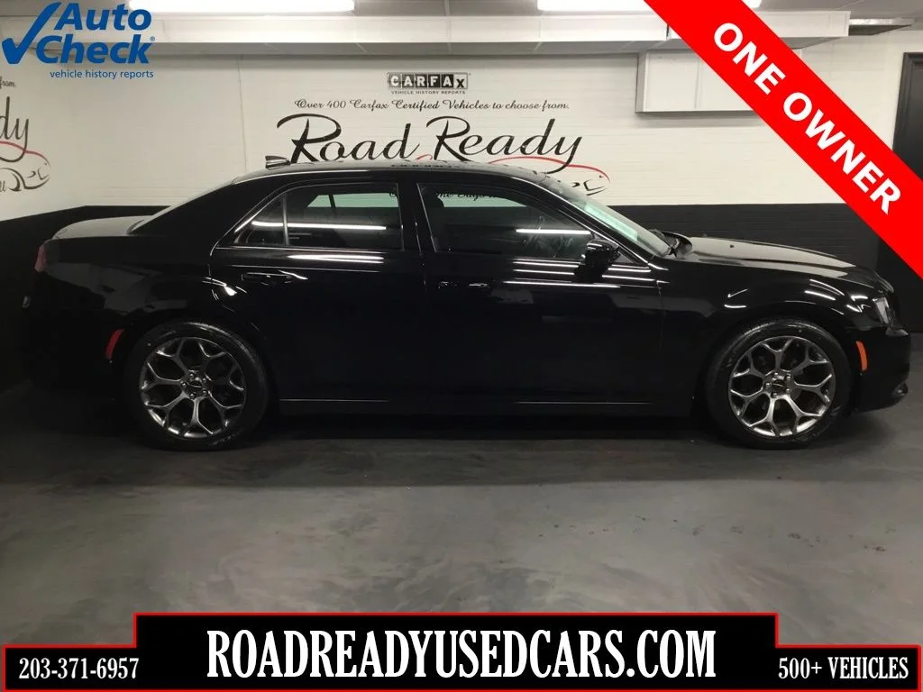 2018 Chrysler 300 Touring's photo
