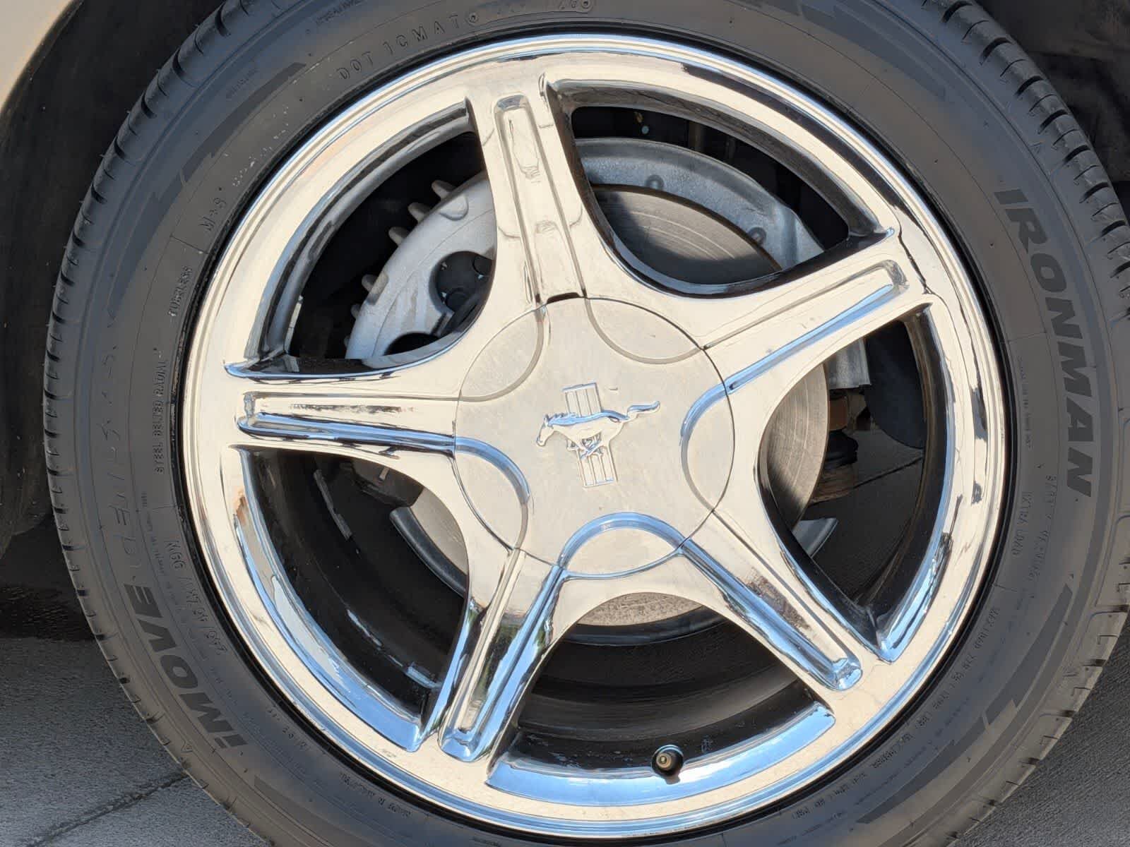 Used 2001 Gray Ford  image 9