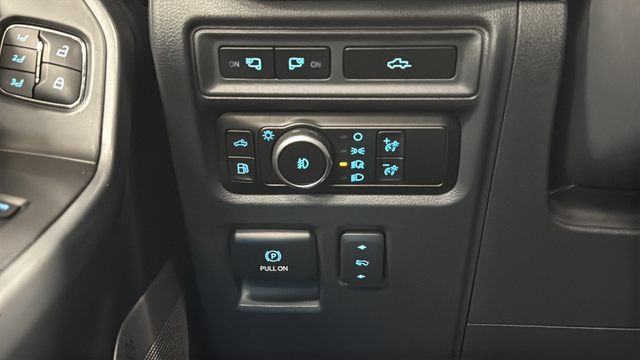 Used 2024 Darkened Bronze Metallic Ford Lariat image 31