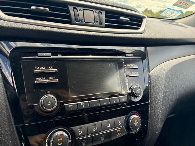 Used 2014 Orange Nissan S image 23