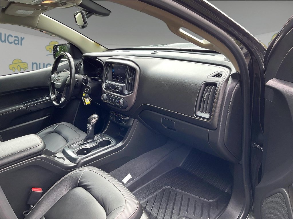Used 2022 Black GMC AT4 w/Leather image 14