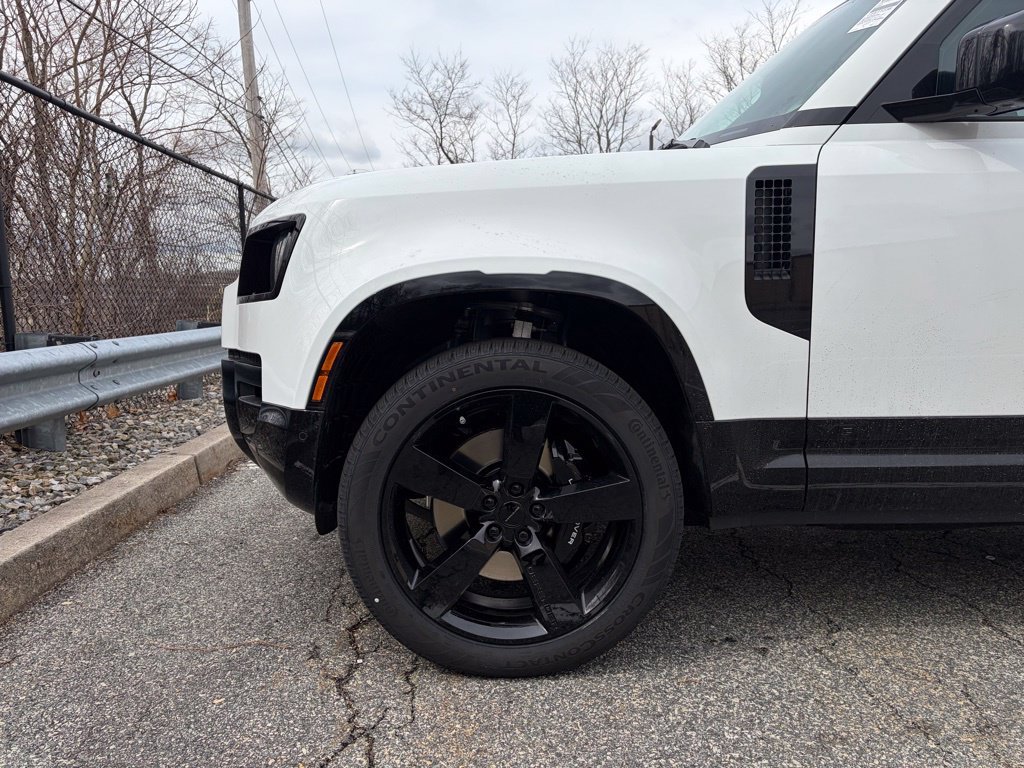 New 2026 White Land Rover V8 image 9