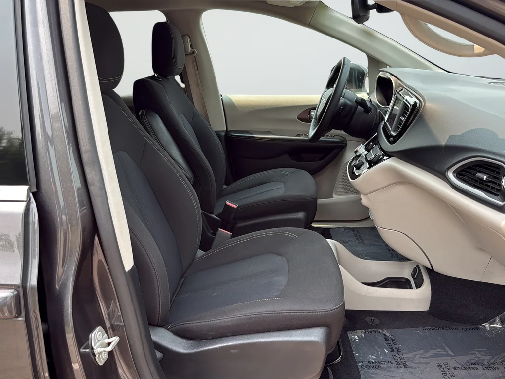 Used 2023 Gray Chrysler LX image 23