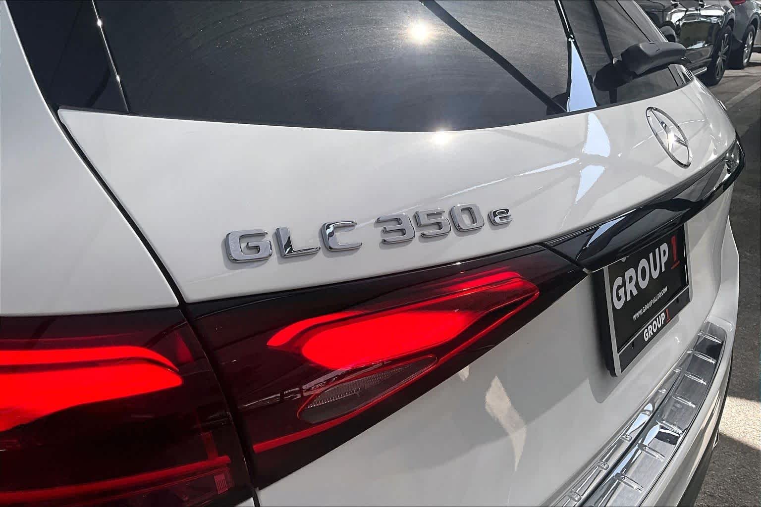 Used 2025 Polar White Mercedes-Benz GLC 350e image 31