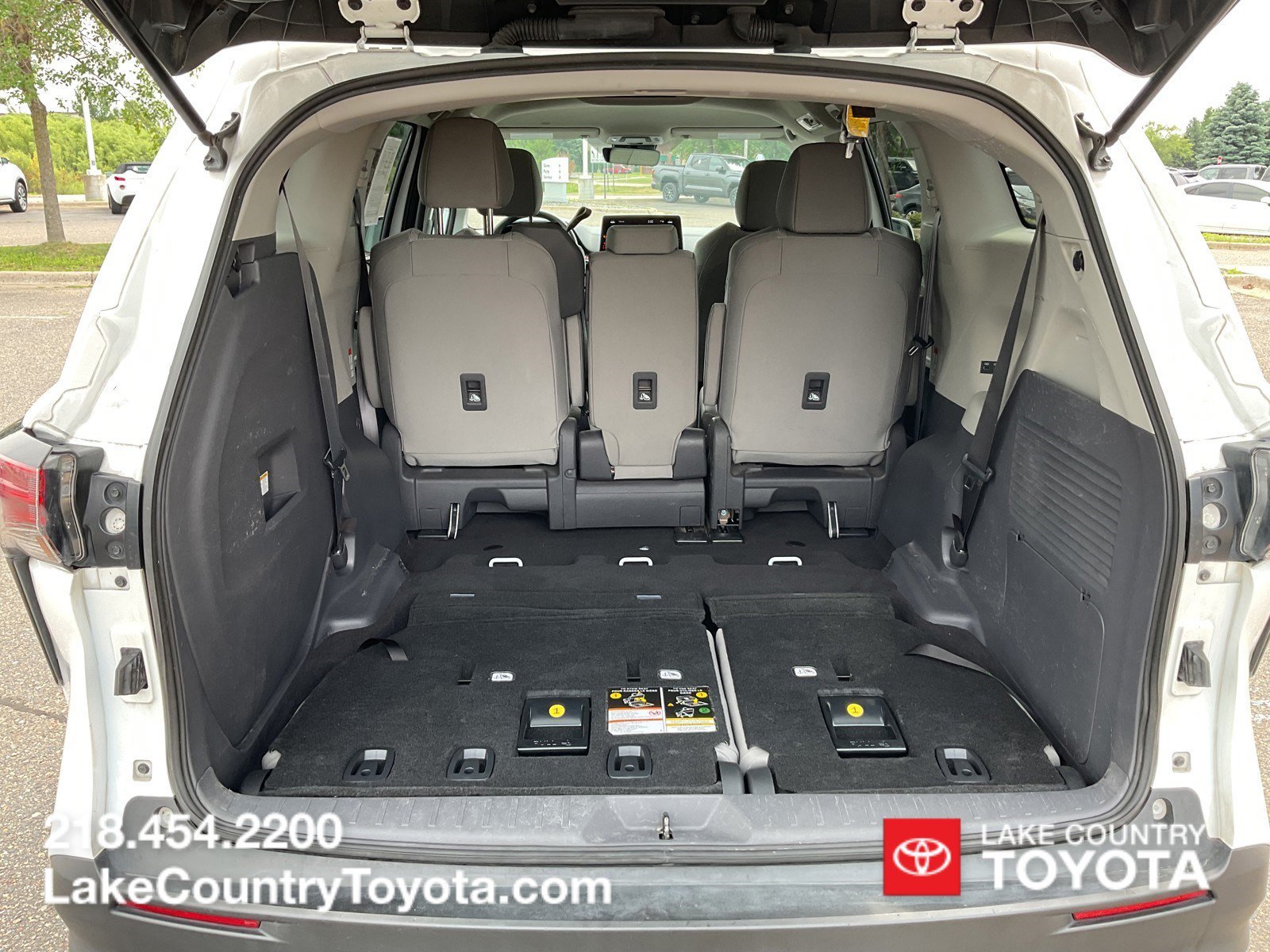 Used 2021 White Toyota LE image 10