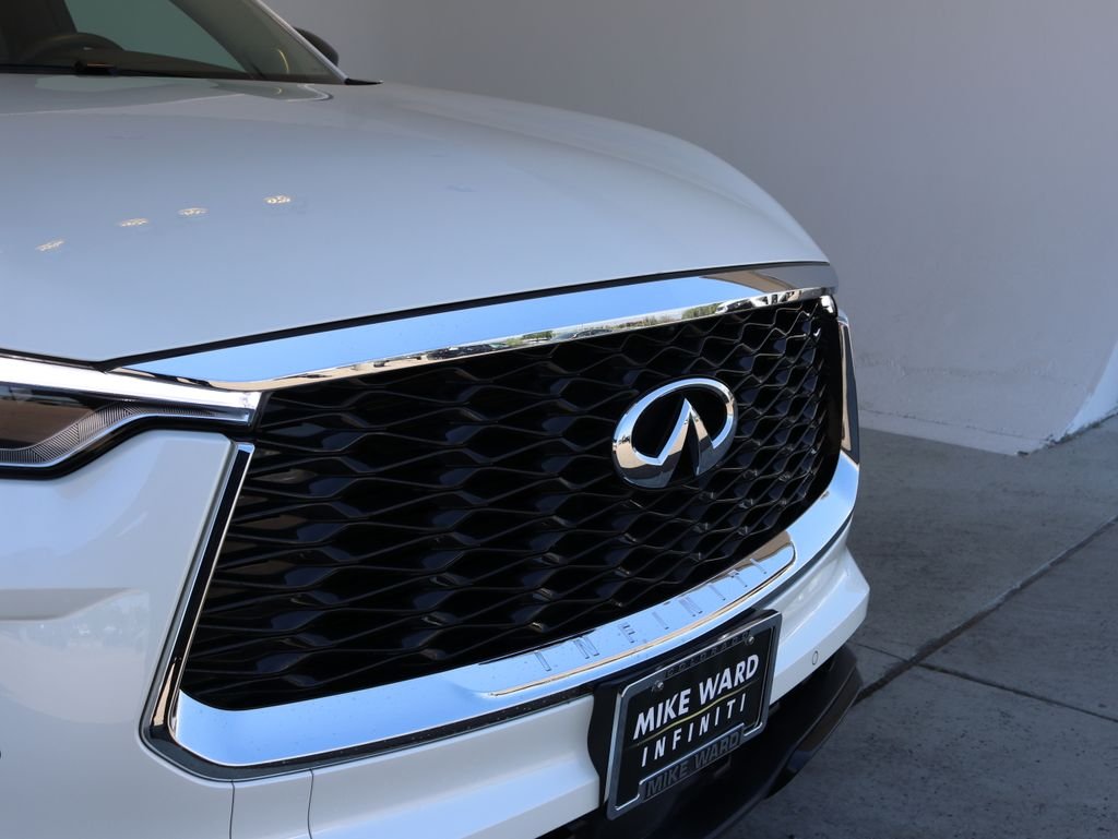 Certified Used 2025 White INFINITI LUXE image 56