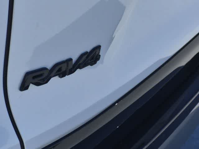 Used 2023 Wind Chill Pearl/Midnight Black Metallic Toyota Hybrid XSE image 12