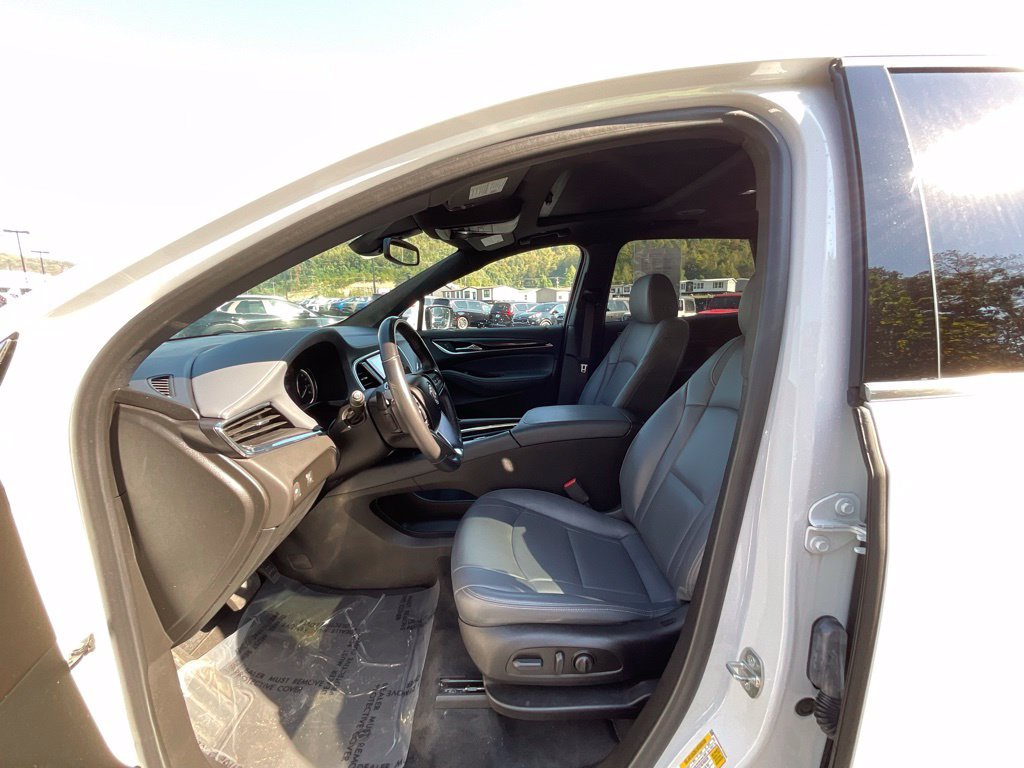 Used 2023 White Buick Essence image 9