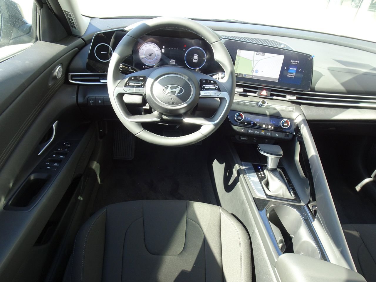 New 2025 Black Hyundai SEL Convenience image 10