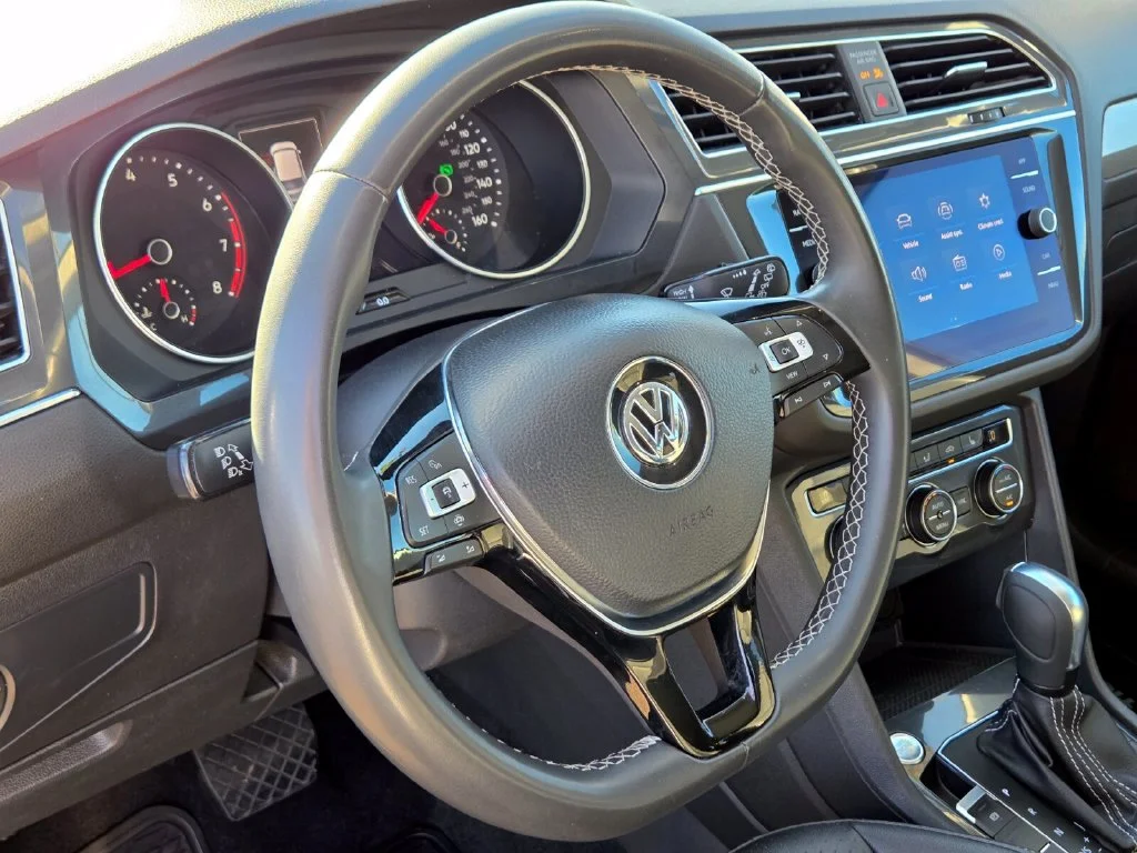 Used 2021 White Volkswagen 2.0T SE image 27