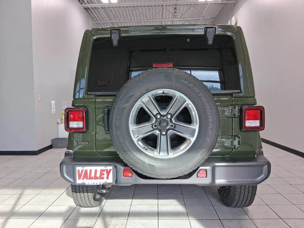 Used 2022 Green Jeep Unlimited Sahara image 6