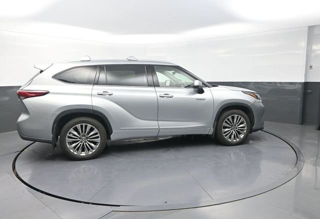 Used 2021 Silver Toyota Platinum image 9