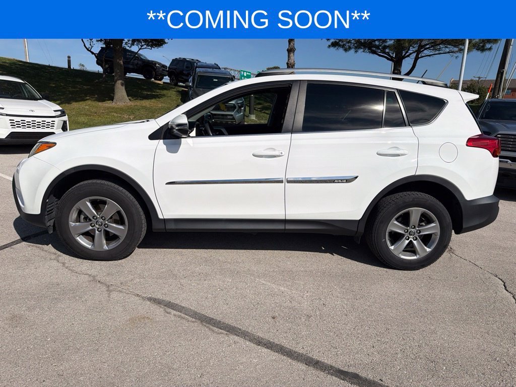 Used 2015 White Toyota XLE image 10