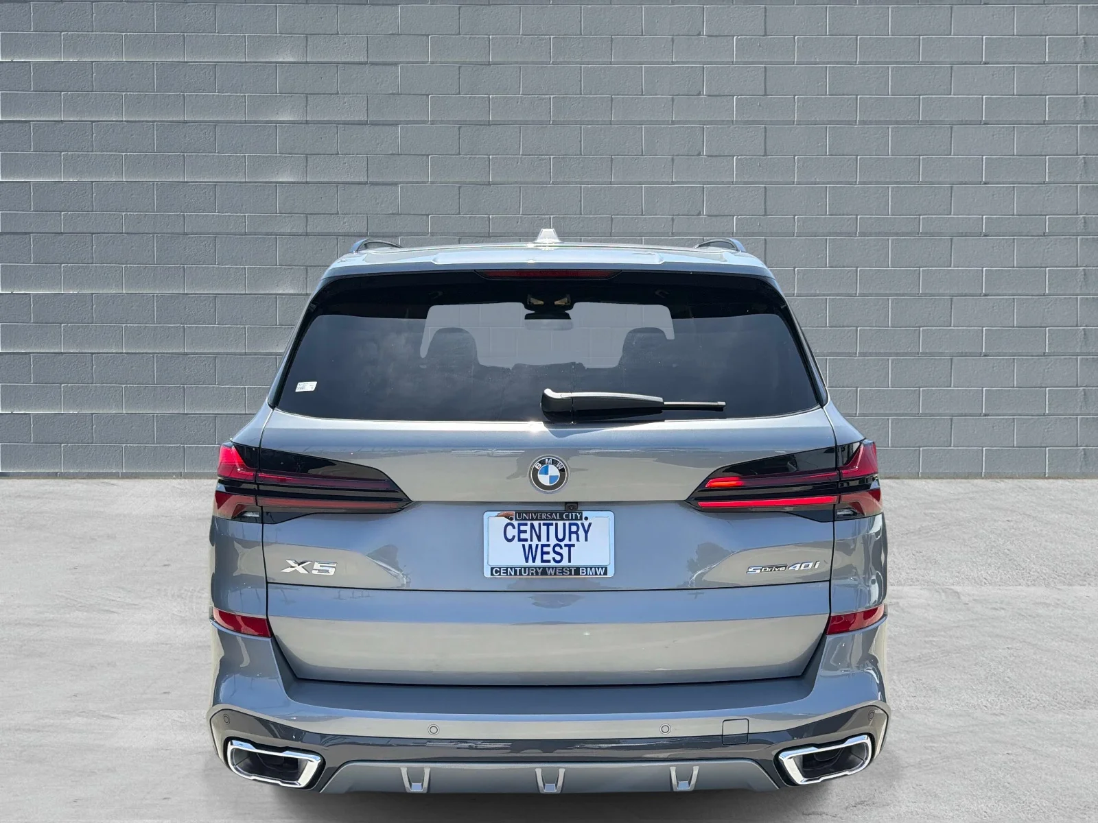 New 2026 Skyscraper Grey Metallic BMW sDrive40i image 4