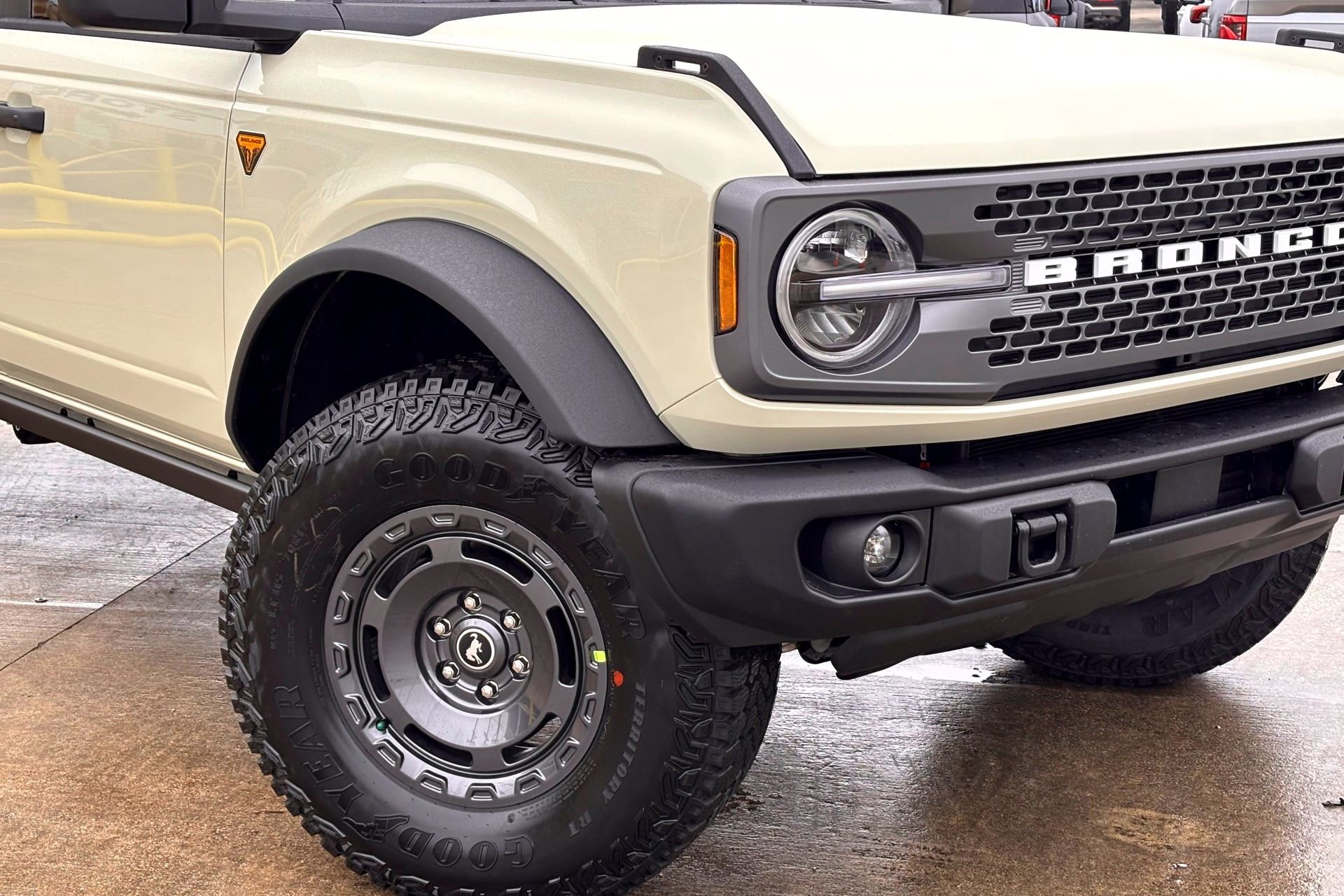 New 2025 Desert Sand Ford Badlands image 3