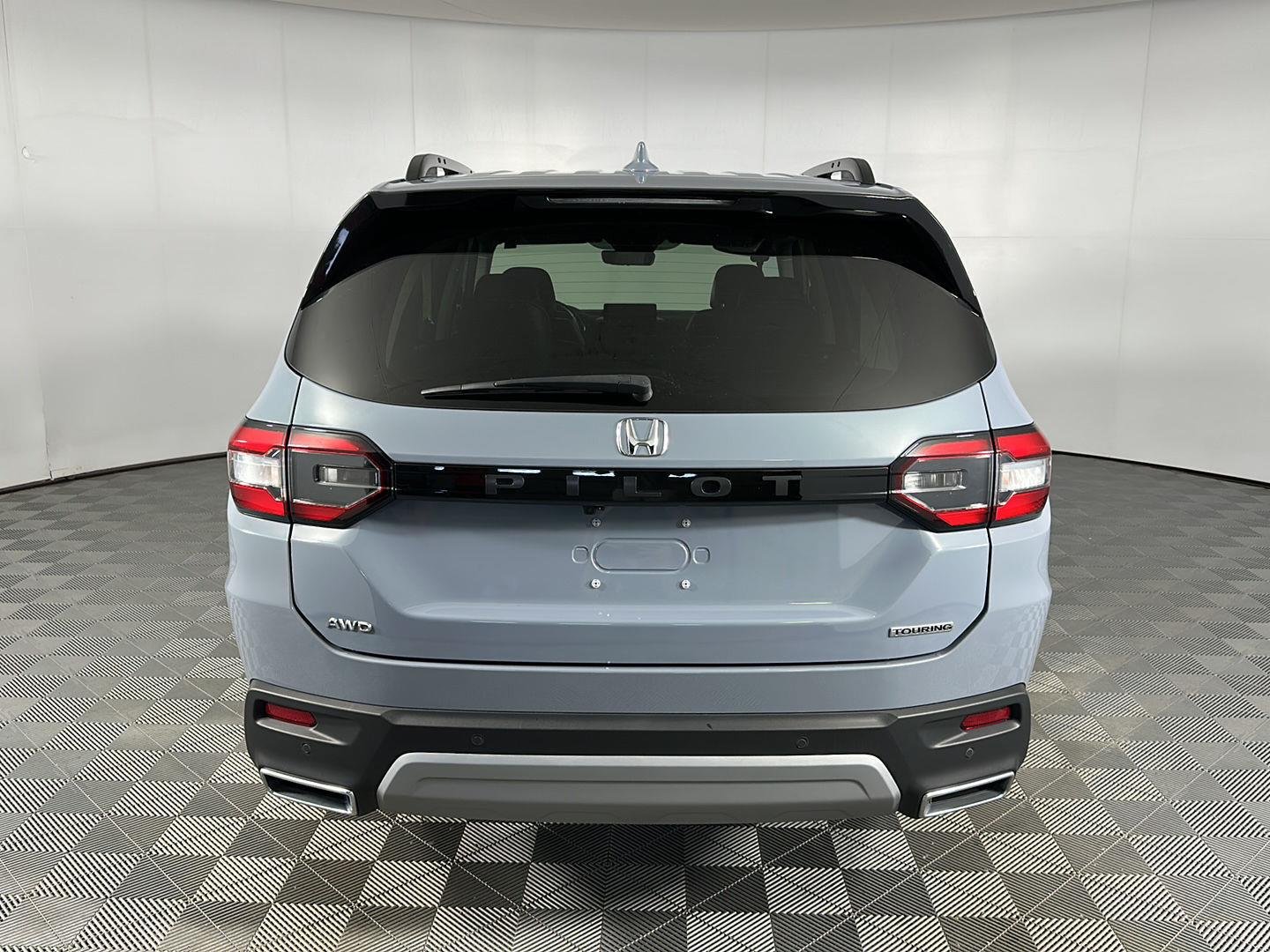 Used 2024 Sonic Gray Pearl Honda Touring image 25