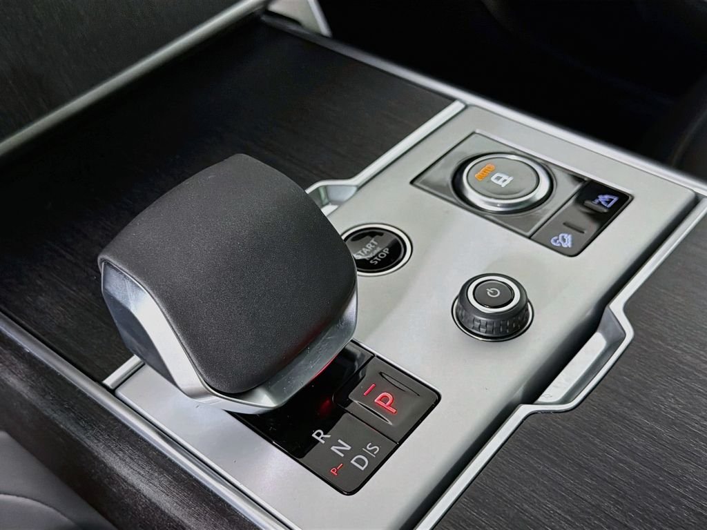 New 2027 Santorini Black Land Rover SE image 17