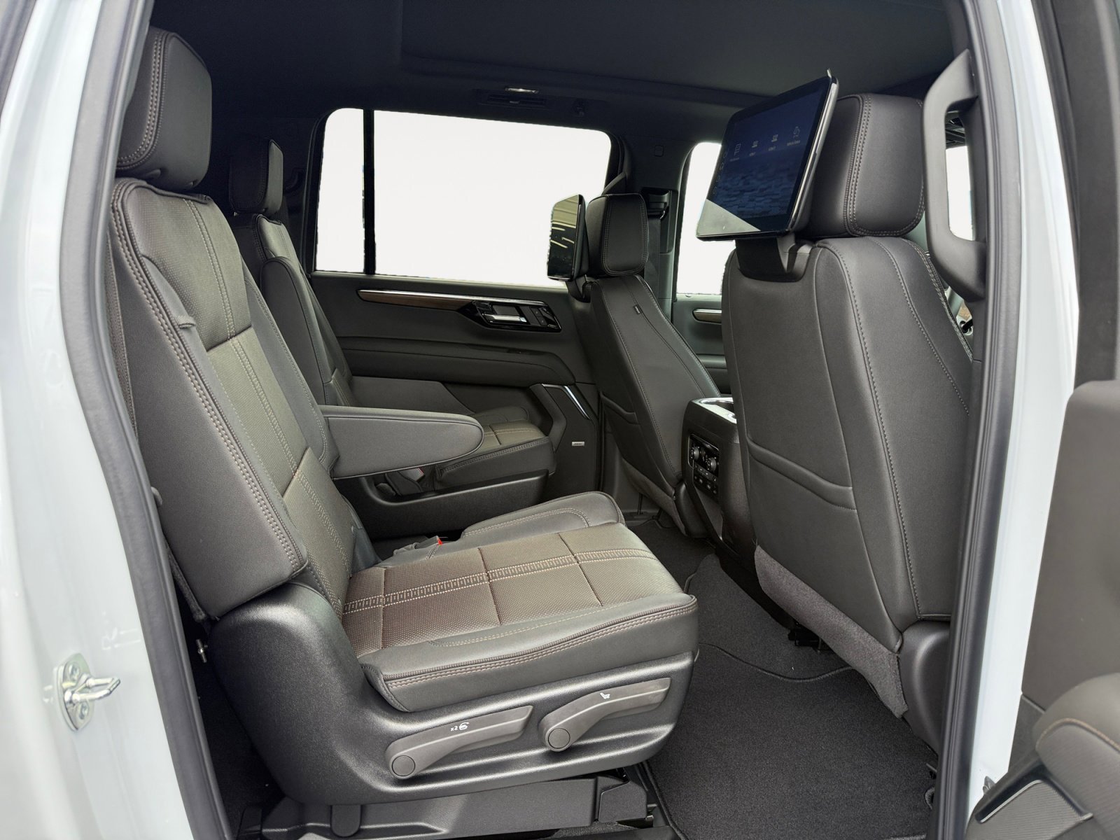New 2026 Polar White Tricoat Chevrolet High Country image 18