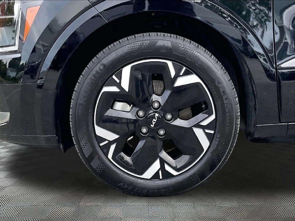 Used 2025 Black Kia Wind image 7