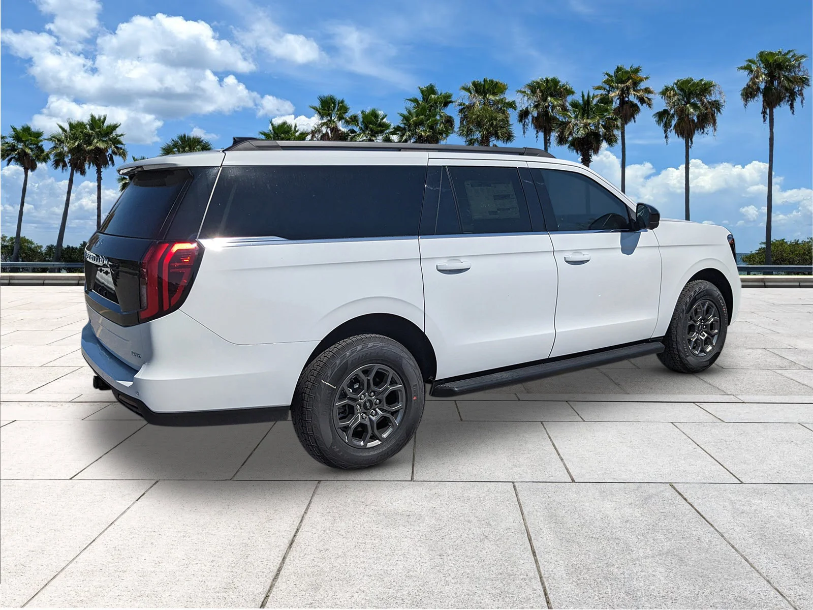 New 2025 Oxford White Ford Active MAX image 7
