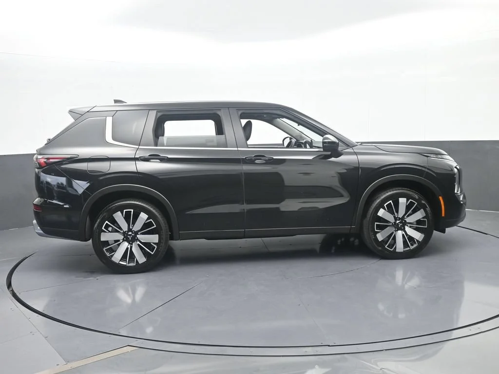 2026 Mitsubishi Outlander SE - Photo 7
