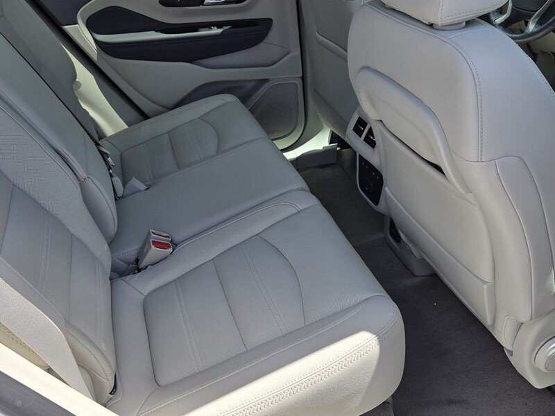 Used 2022 White Frost GMC AWD 4DR DENALI image 17