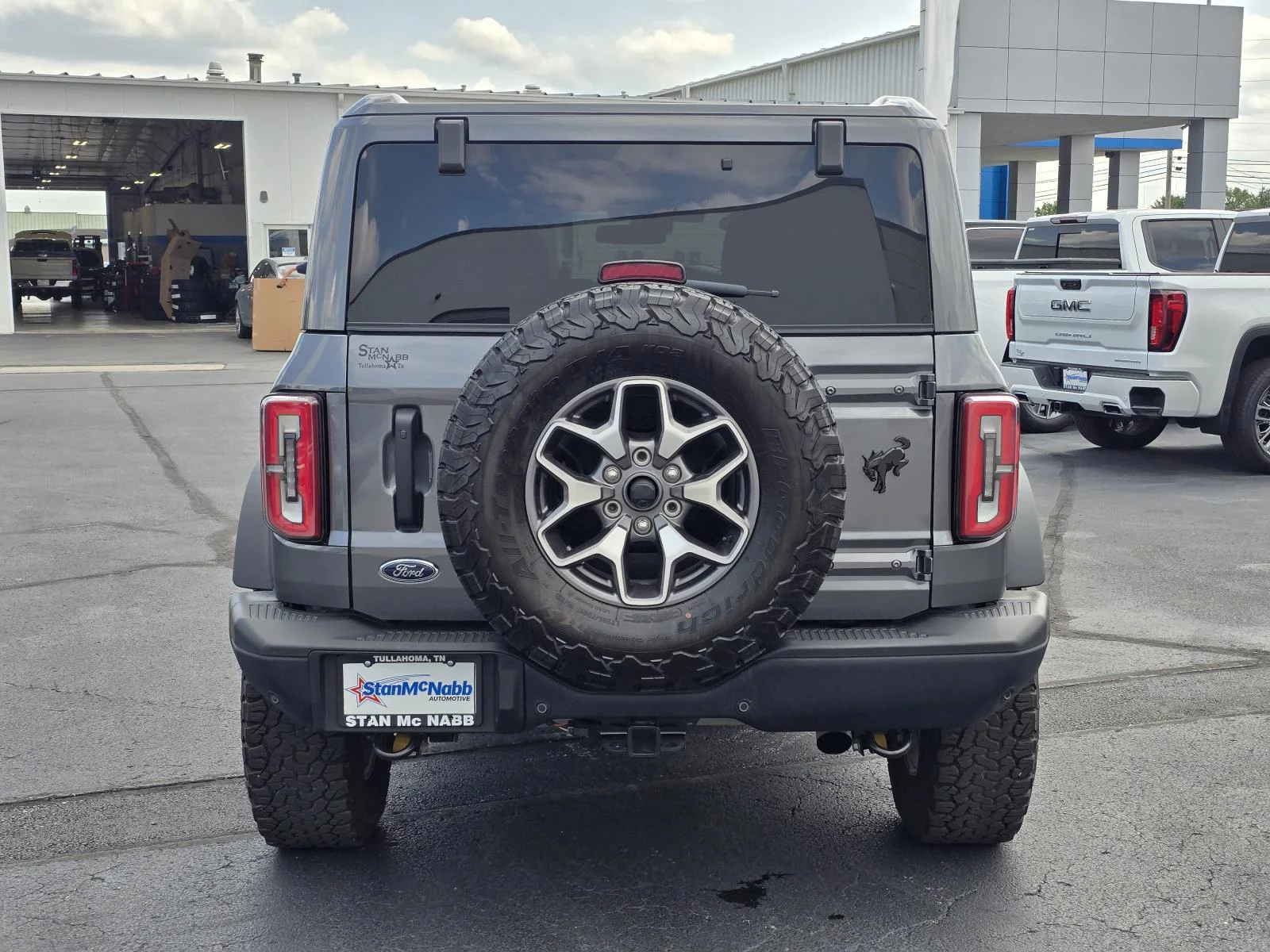 Used 2025 Gray Ford Badlands image 6