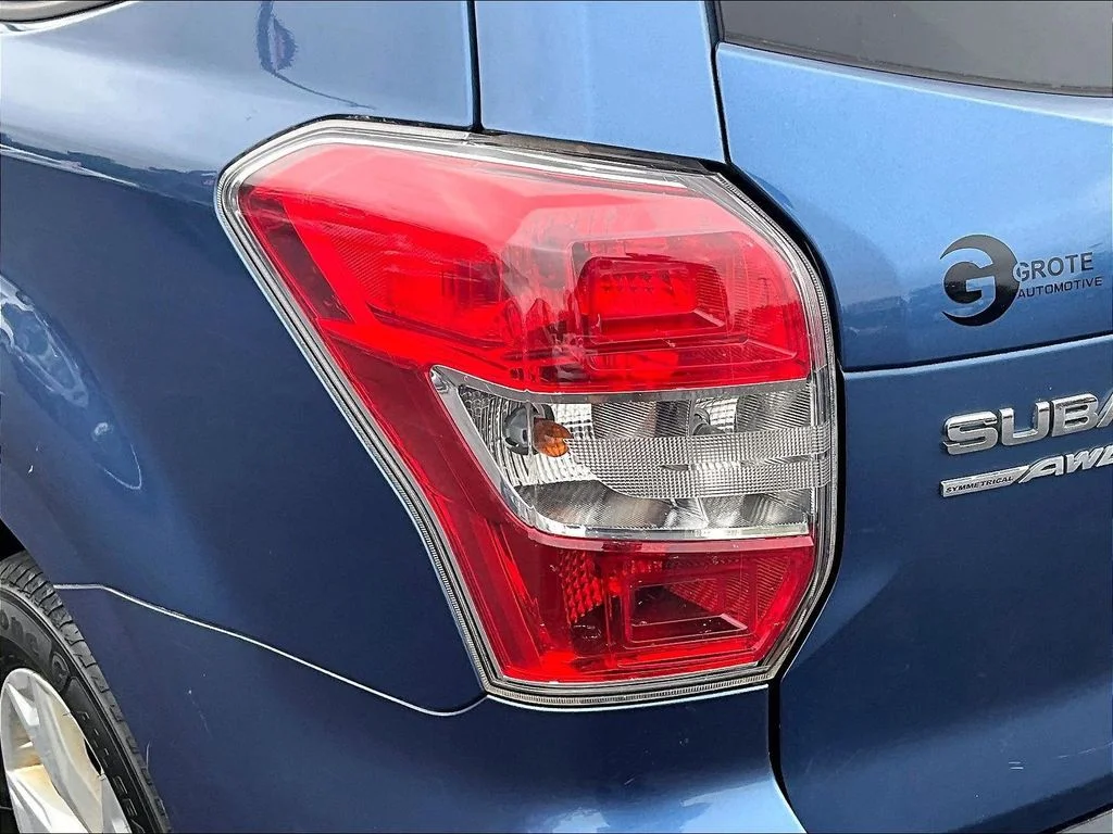 Used 2015 Blue Subaru 2.5i Premium image 29