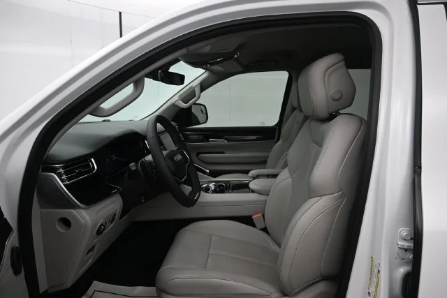 Used 2023 Bright White Clearcoat Jeep 4DR 4WD image 9
