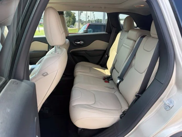 Used 2015 Beige Jeep Limited image 10