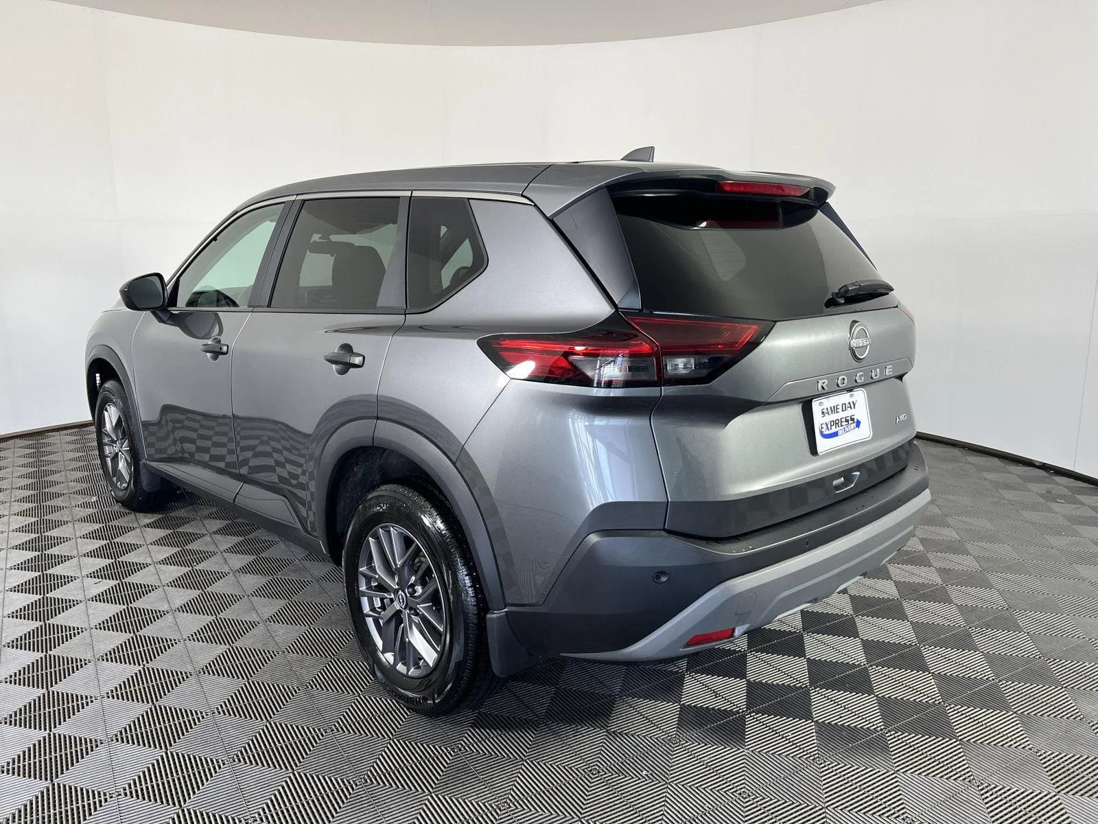 Used 2023 Gy Nissan S image 25