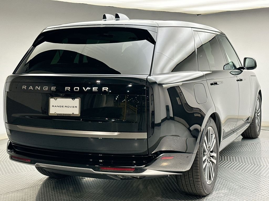 New 2026 Santorini Black Metallic Land Rover SE image 3