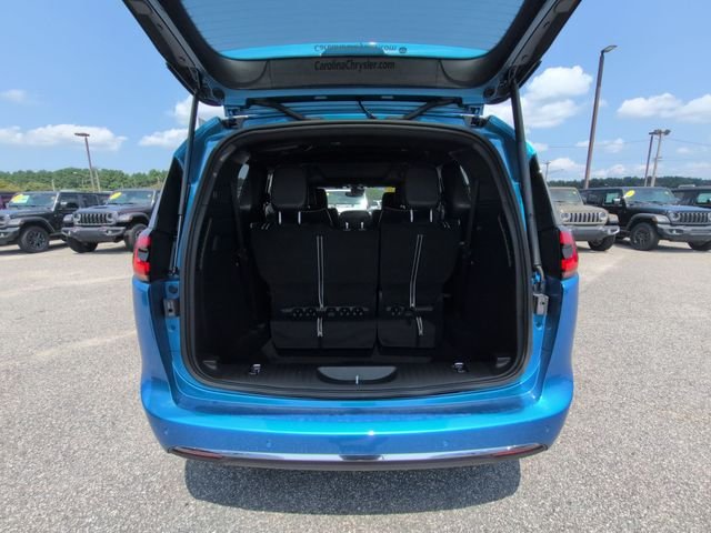 New 2026 Hydro Blue Pearl-Coat Exterior Paint Chrysler Limited image 20