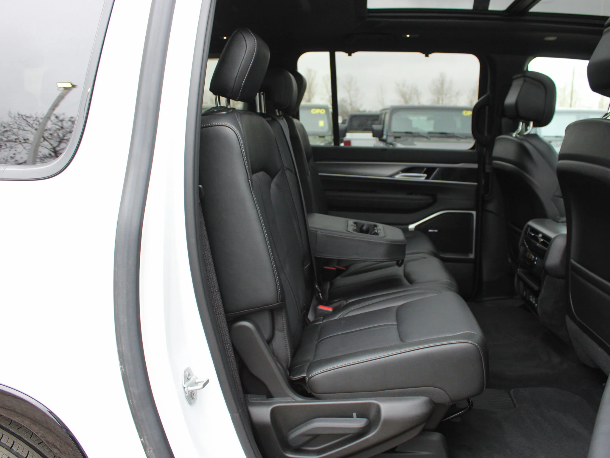 Used 2025 White Jeep Series II Carbide * HD Trailer?Tow | Three Panel Sunroof | 8 Seats | Heated Seats | Apple CarPlay image 26