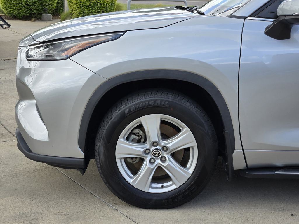 Used 2023 Silver Toyota L image 6