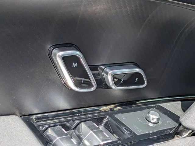 Used 2025  Land Rover SV Edition Two image 19