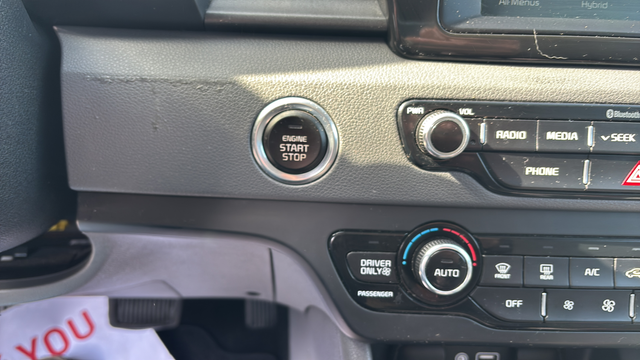 Used 2019 Deep Cerulean Kia LX image 21