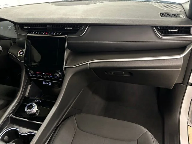 Used 2025 White Jeep Laredo X image 20