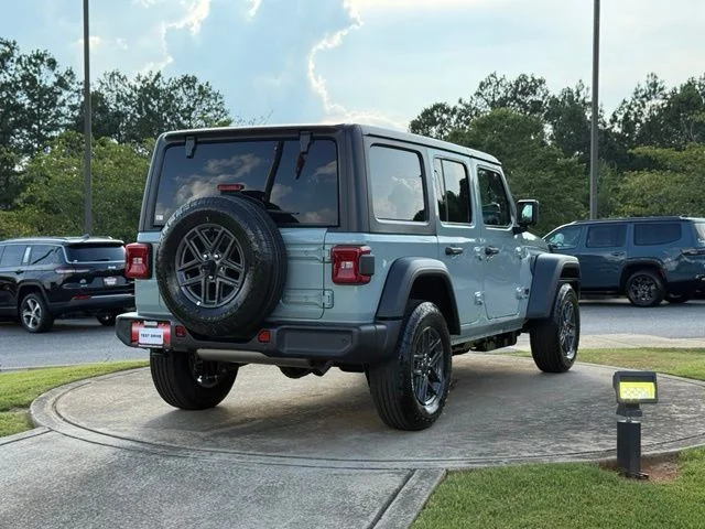 New 2026 Earl Clearcoat Jeep Sport S image 7