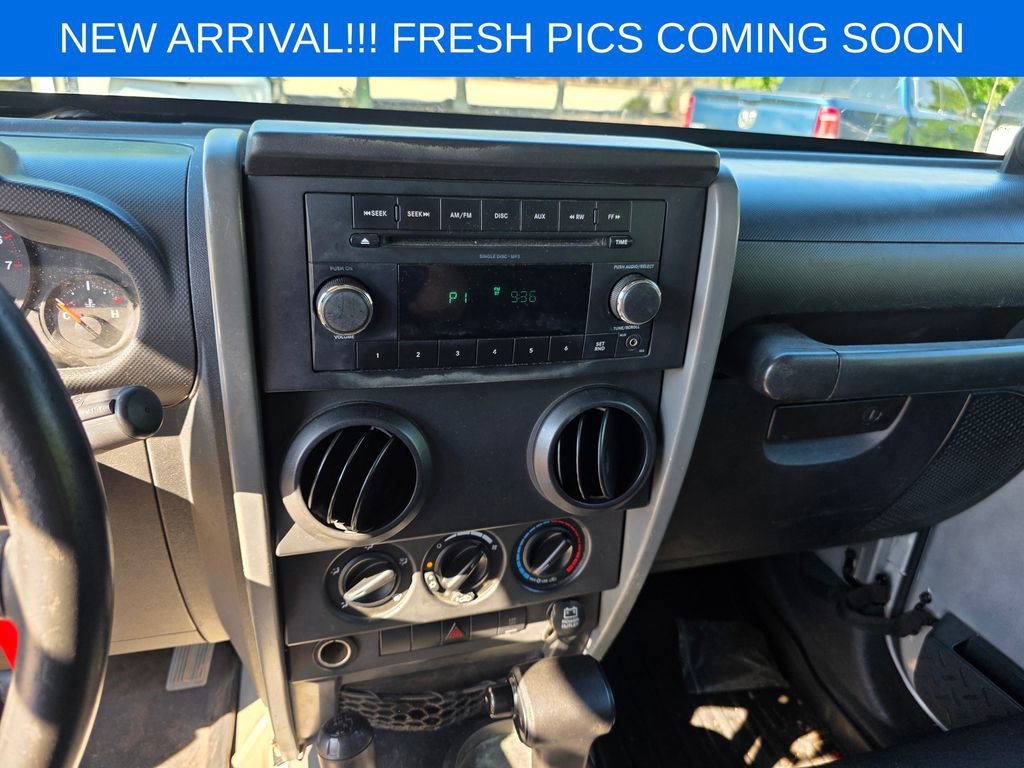 Used 2009 Silver Jeep X image 10