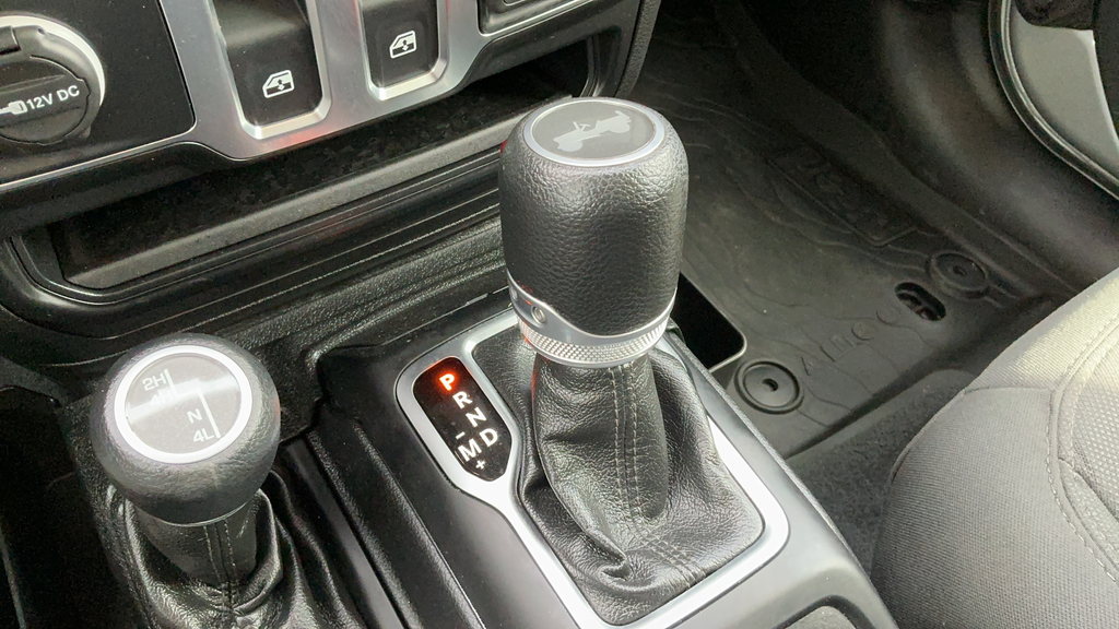 Used 2020 Silver Jeep Sport S image 12