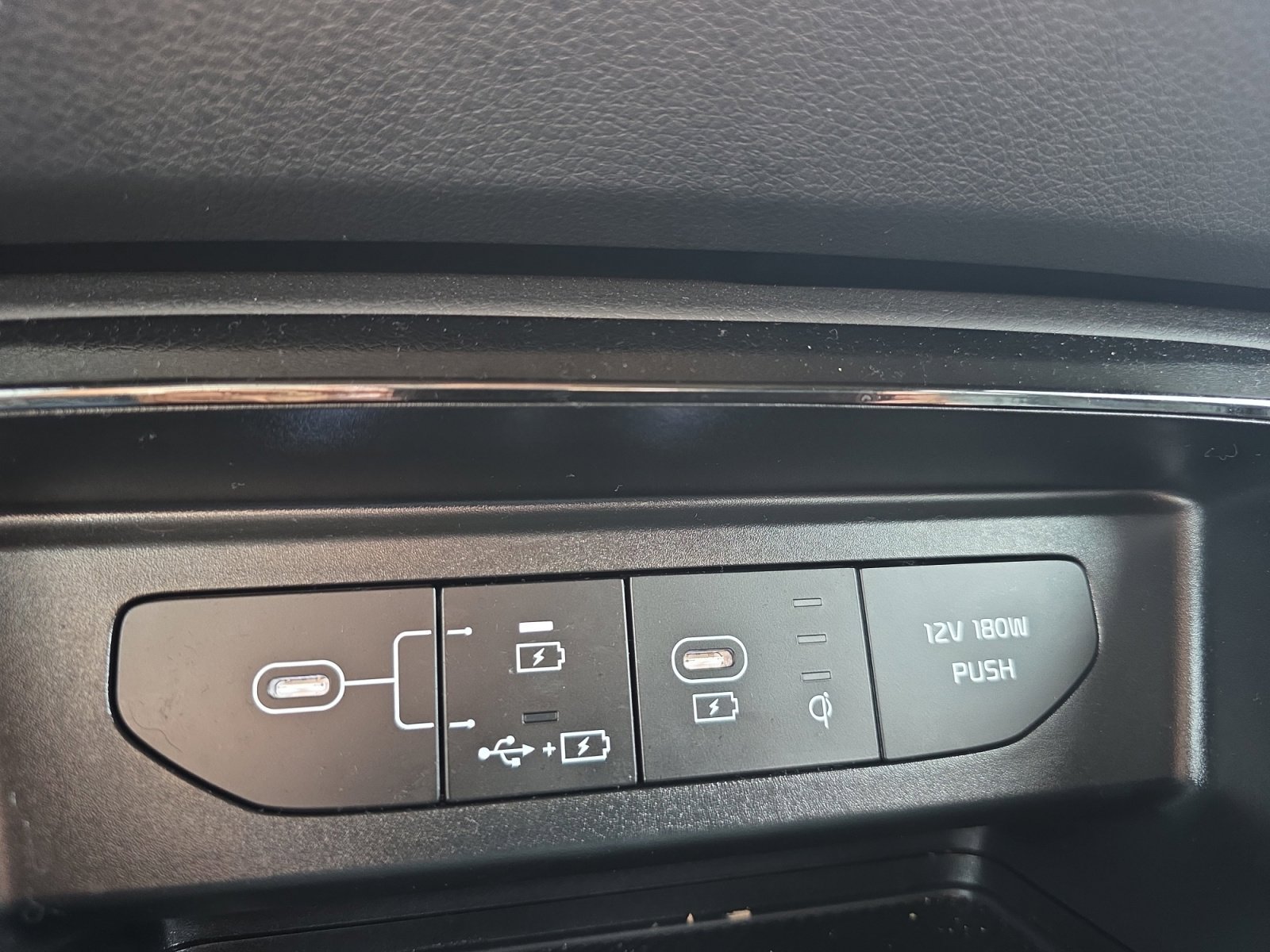 Certified Used 2025 Snow White Pearl Kia EX image 19