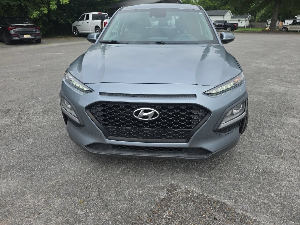 Used 2021 Silver Hyundai SE image 2