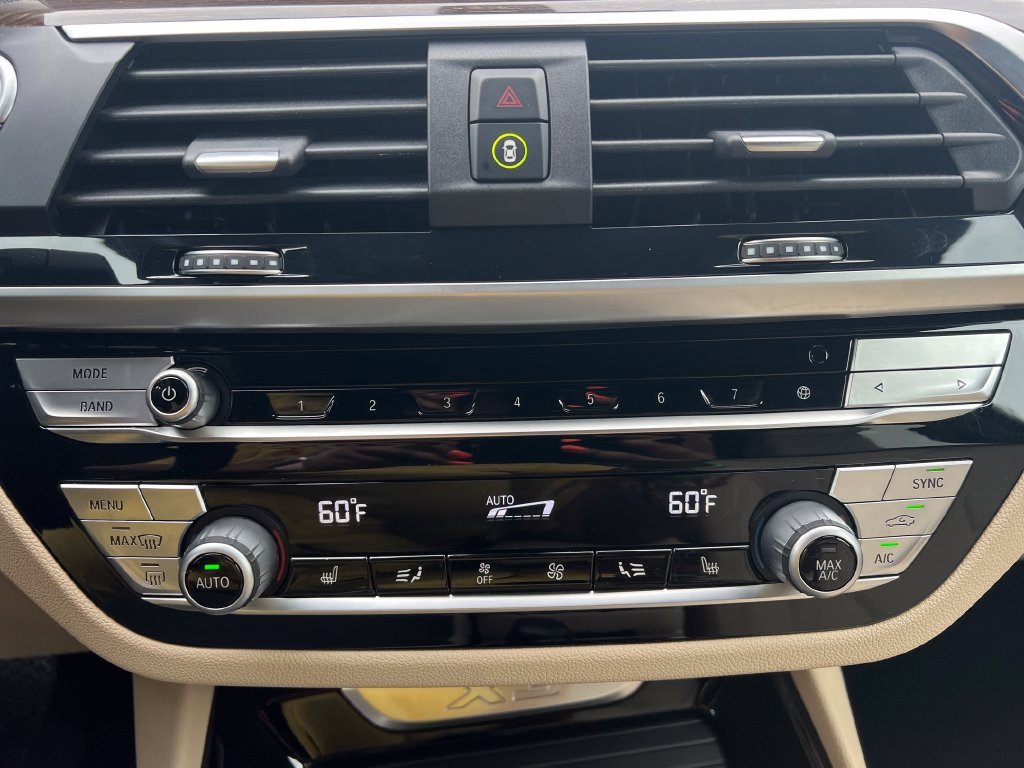 Used 2021 White Metallic BMW xDrive30i image 22